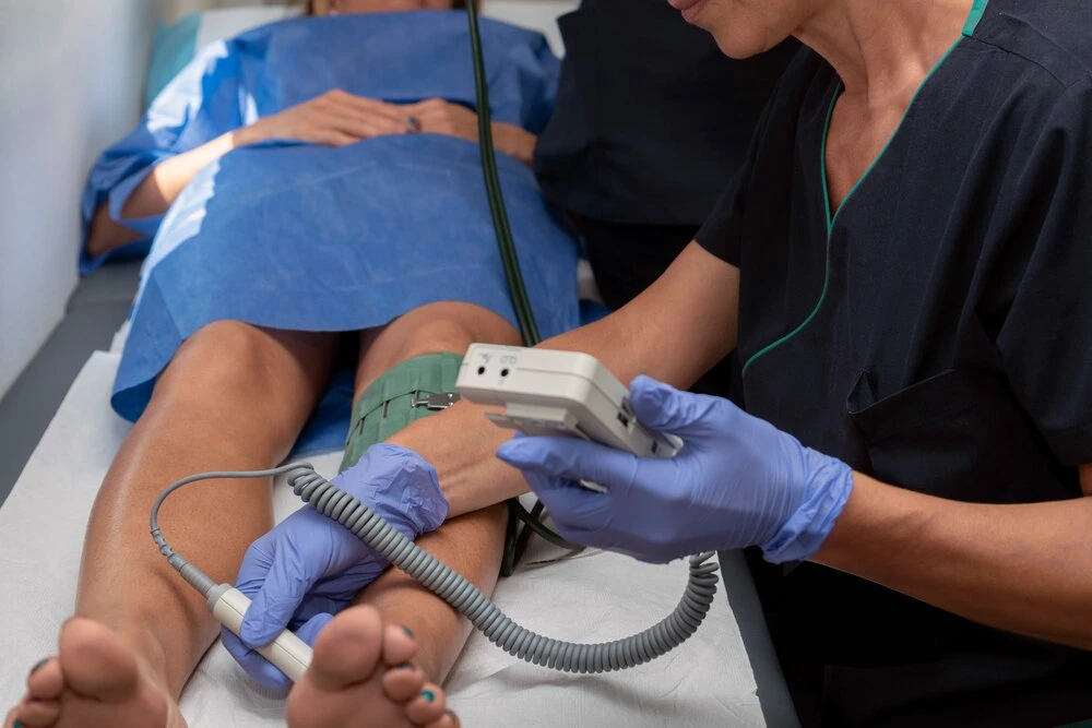 Blood pressure measurement from the popliteal artery leg,